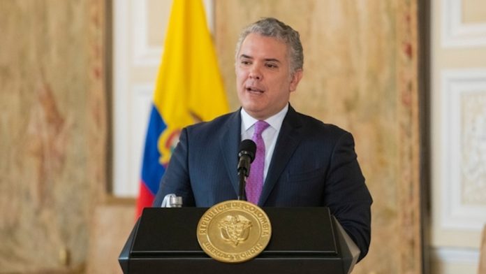 Fotografía cedida por la Presidencia de Colombia, que muestra al presidente de Colombia, Iván Duque, mientras pronuncia un discurso este miércoles en Bogotá (Colombia). . EFE/ Presidencia de Colombia