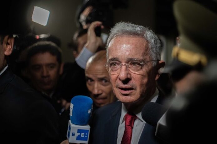 El Supremo colombiano deja en manos de una jueza la situación del expresidente Uribe