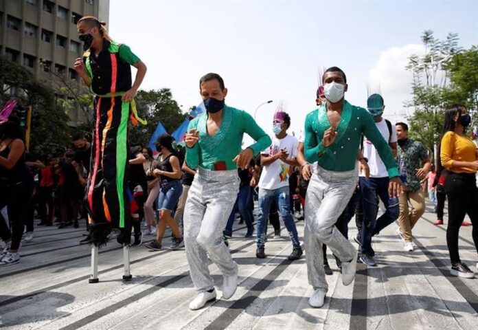 Bailarines exigen la celebración de la tradicional Feria de Cali en Colombia