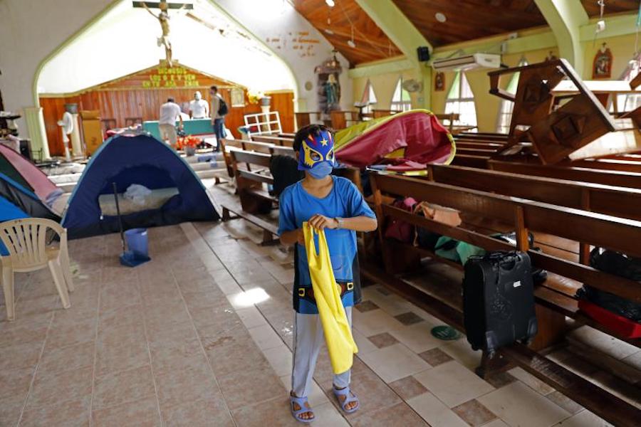 El niño Joel Cardona Betancur, quien duerme provisionalmente en la parroquia Nuestra Señora de los Dolores.