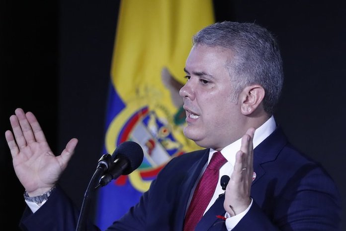 Duque sanciona ley que facilita acceso de colombianos a vacuna contra covid