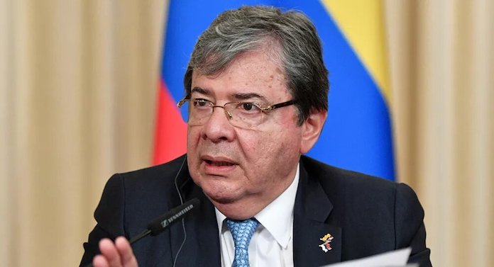 Ministro de Defensa de Colombia es internado en "área de cuidado crítico" por COVID-19