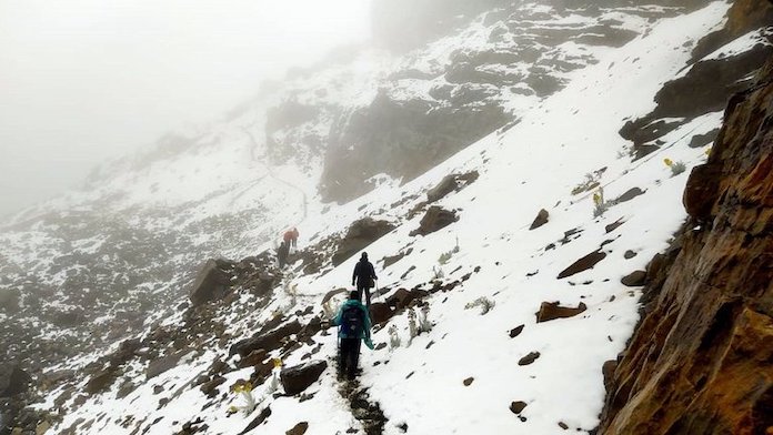 Una atípica nevada tiñe de blanco un parque natural del centro de Colombia