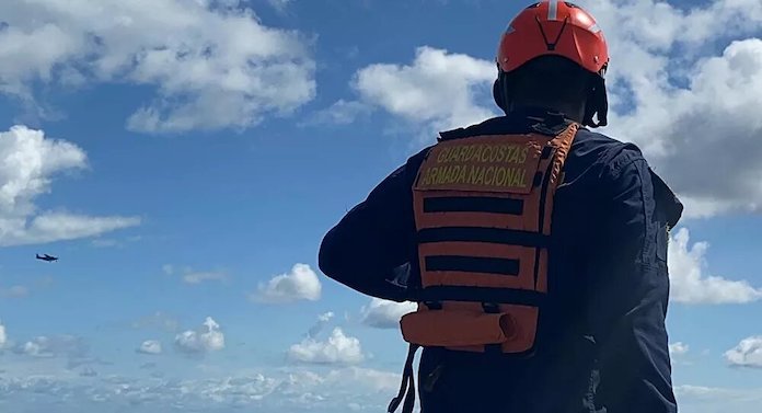 La Armada Nacional rescata 14 cuerpos de naufragio en el mar Pacífico